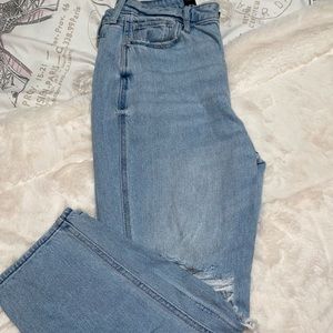 Hollister Ultra High Rise Mom jeans 5 short ( 27W25L)